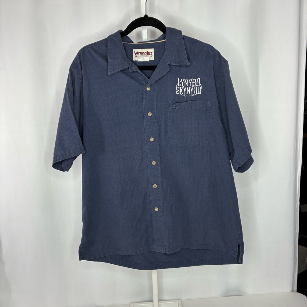 Wrangler rugged wear Lynard Skynyrd button down short sleeve band logo large